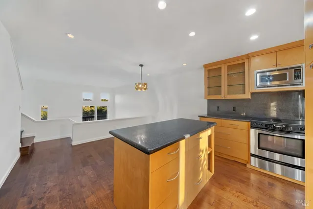 $939,000 | 204 Bay Vista Circle, Sausalito, CA 94965