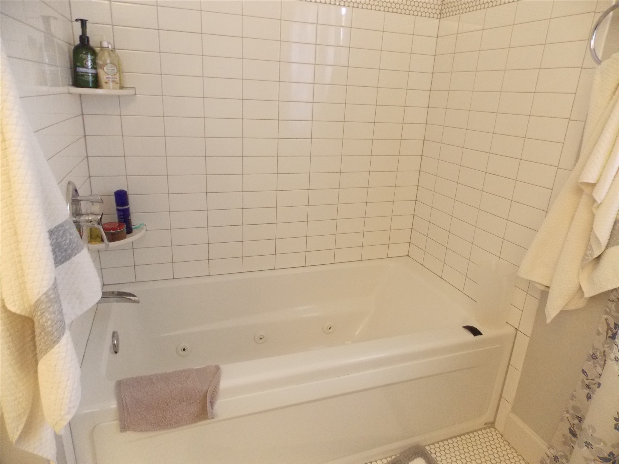 1002 Washington Street Brenham, TX 77833 - Photo 19 of 25 a bathroom with a bathtub