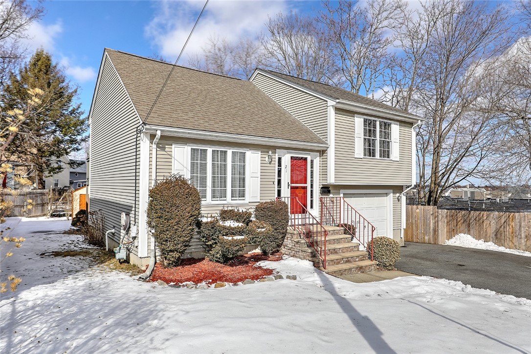 21 Gerald Street Pawtucket, RI 02860 - Photo 3 of 37 Gallery Image 3