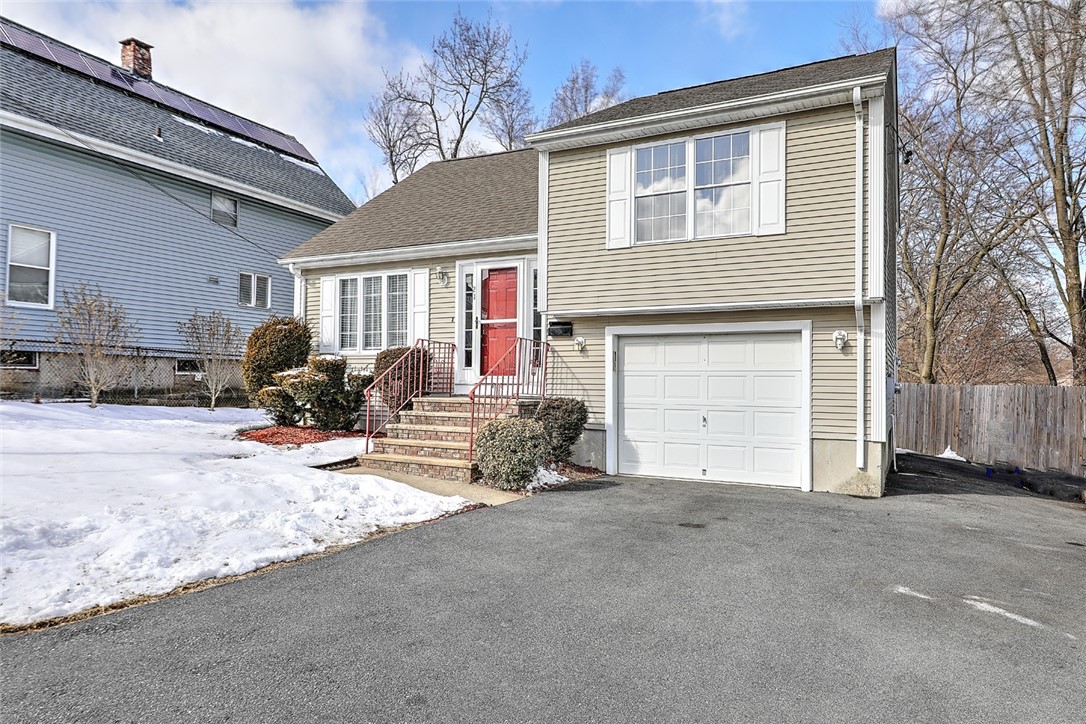 21 Gerald Street Pawtucket, RI 02860 - Photo 4 of 37 Gallery Image 4