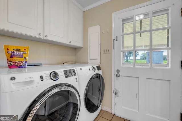 a view of livingroom with washer and dryer