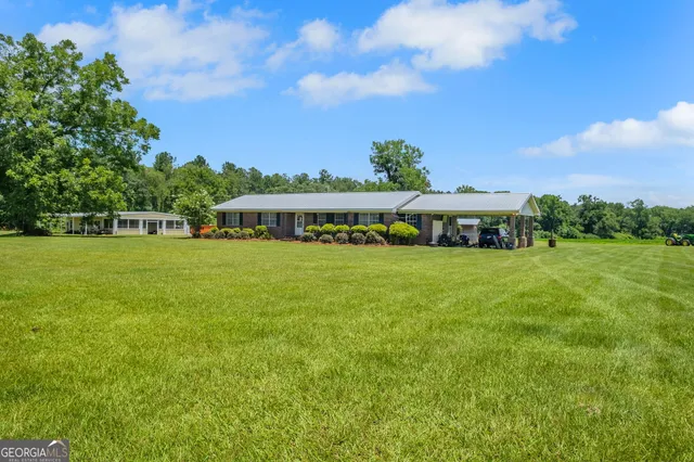 a view of a house with a big yard