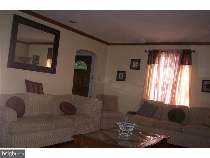 7441 Barclay Road Cheltenham, PA 19012 - Photo 6 of 25 Living Room
