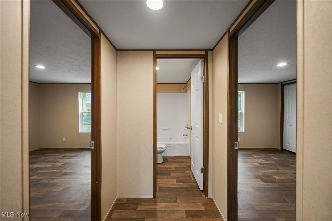 541 Lincoln Street Struthers, OH 44471 - Photo 18 of 28 Hallway into the 2 guest bedrooms and guest bathroom