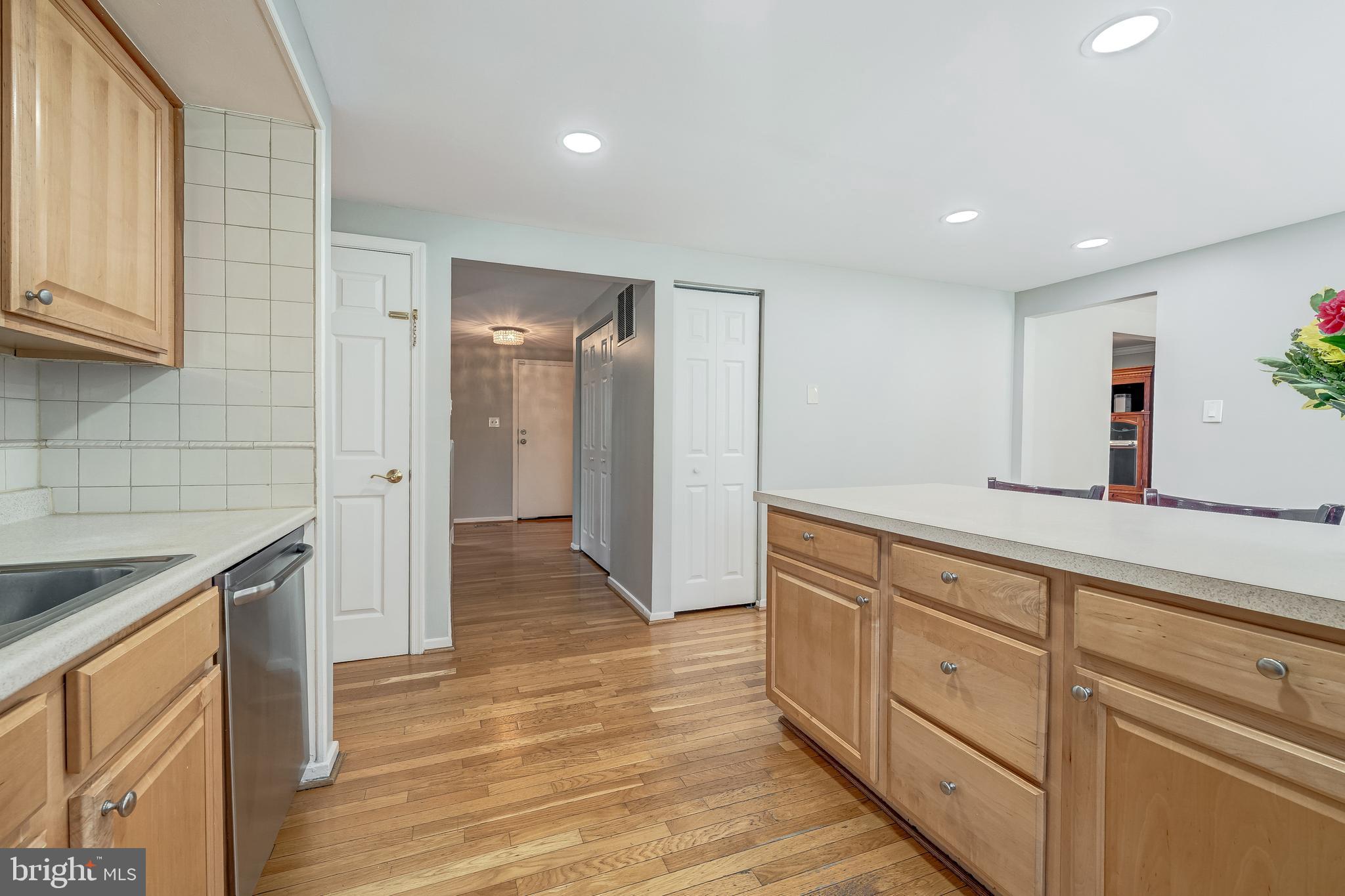 2285 Marginella Drive Reston, VA 20191 - Photo 11 of 53 Kitchen