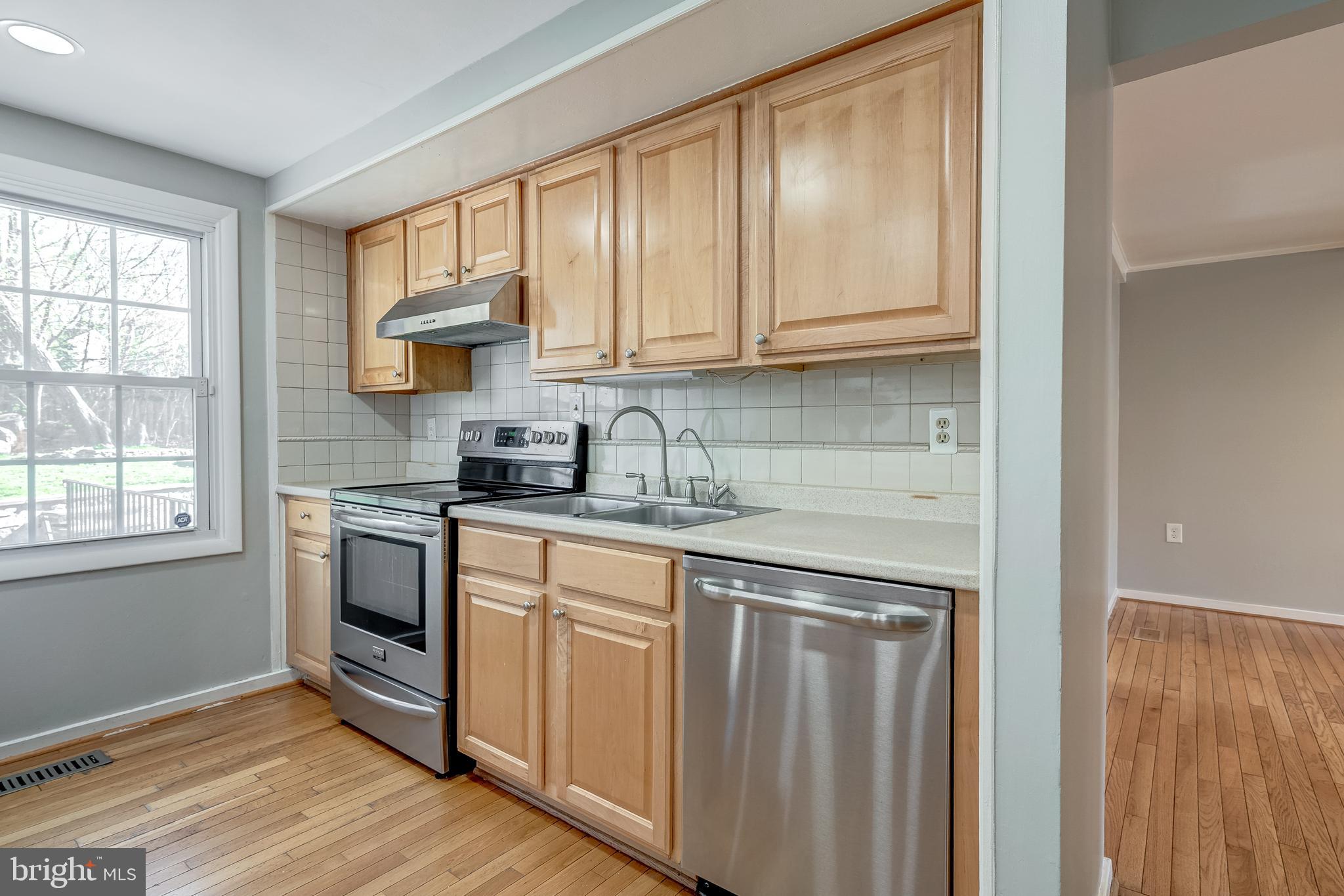 2285 Marginella Drive Reston, VA 20191 - Photo 12 of 53 Kitchen
