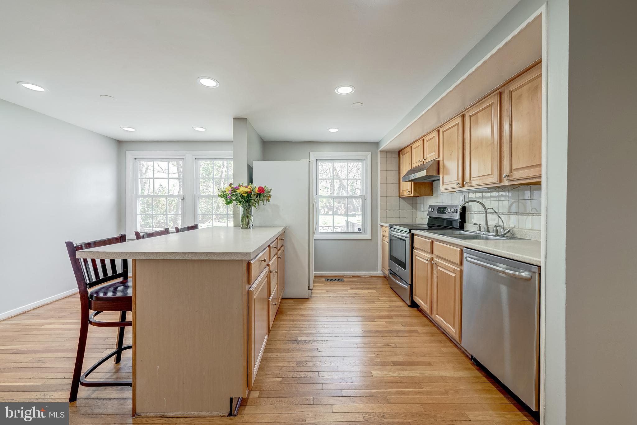 2285 Marginella Drive Reston, VA 20191 - Photo 14 of 53 Kitchen