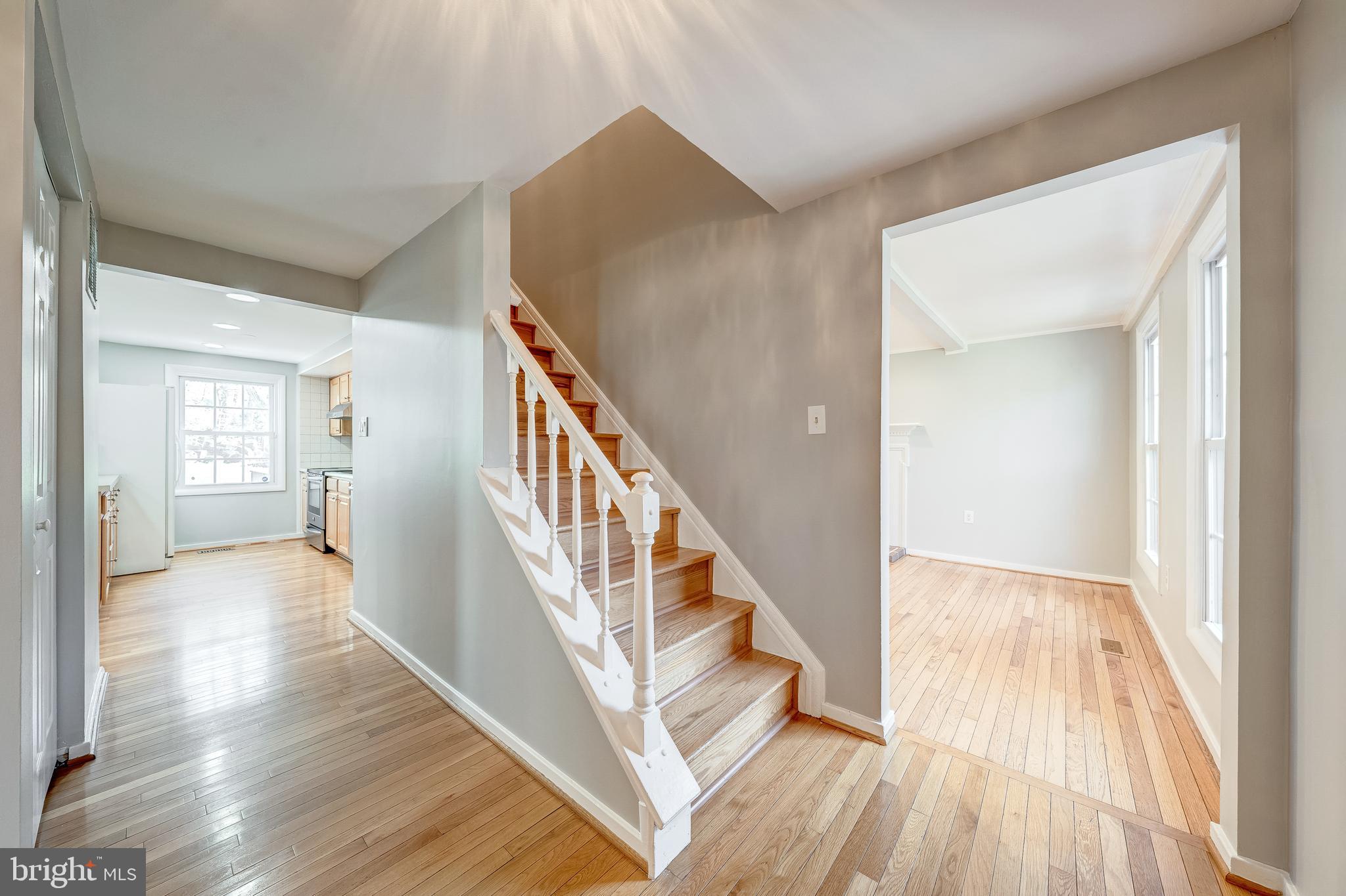 2285 Marginella Drive Reston, VA 20191 - Photo 19 of 53 Entrance to upstairs