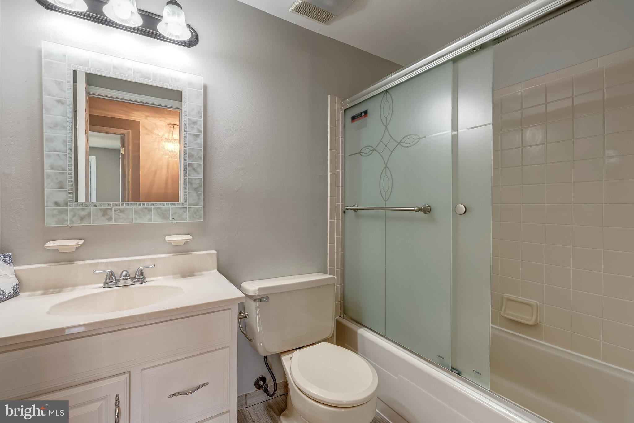 2285 Marginella Drive Reston, VA 20191 - Photo 28 of 53 Upper hall bath