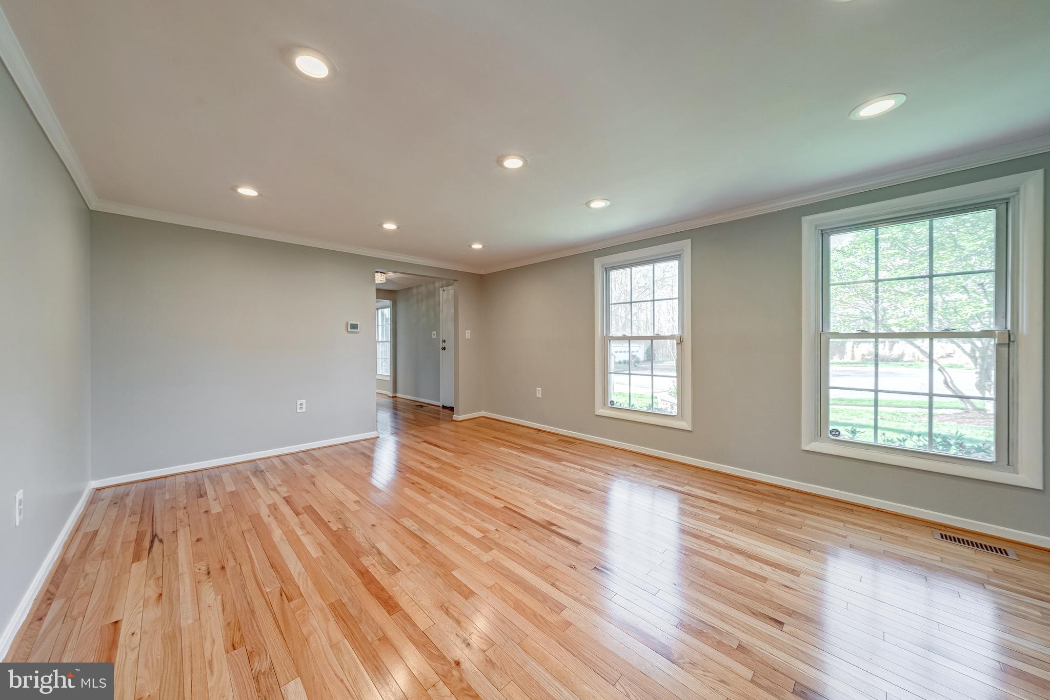 2285 Marginella Drive Reston, VA 20191 - Photo 3 of 53 Living room