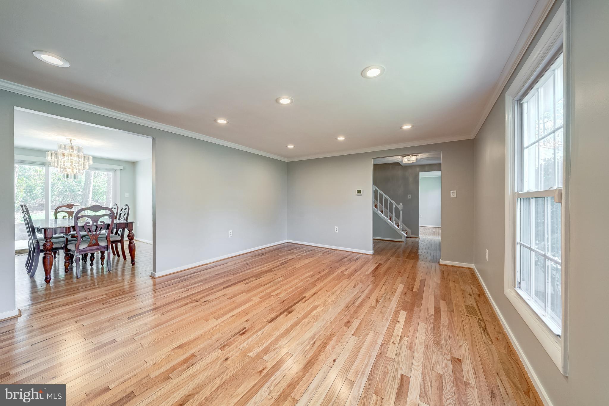 2285 Marginella Drive Reston, VA 20191 - Photo 5 of 53 Living room
