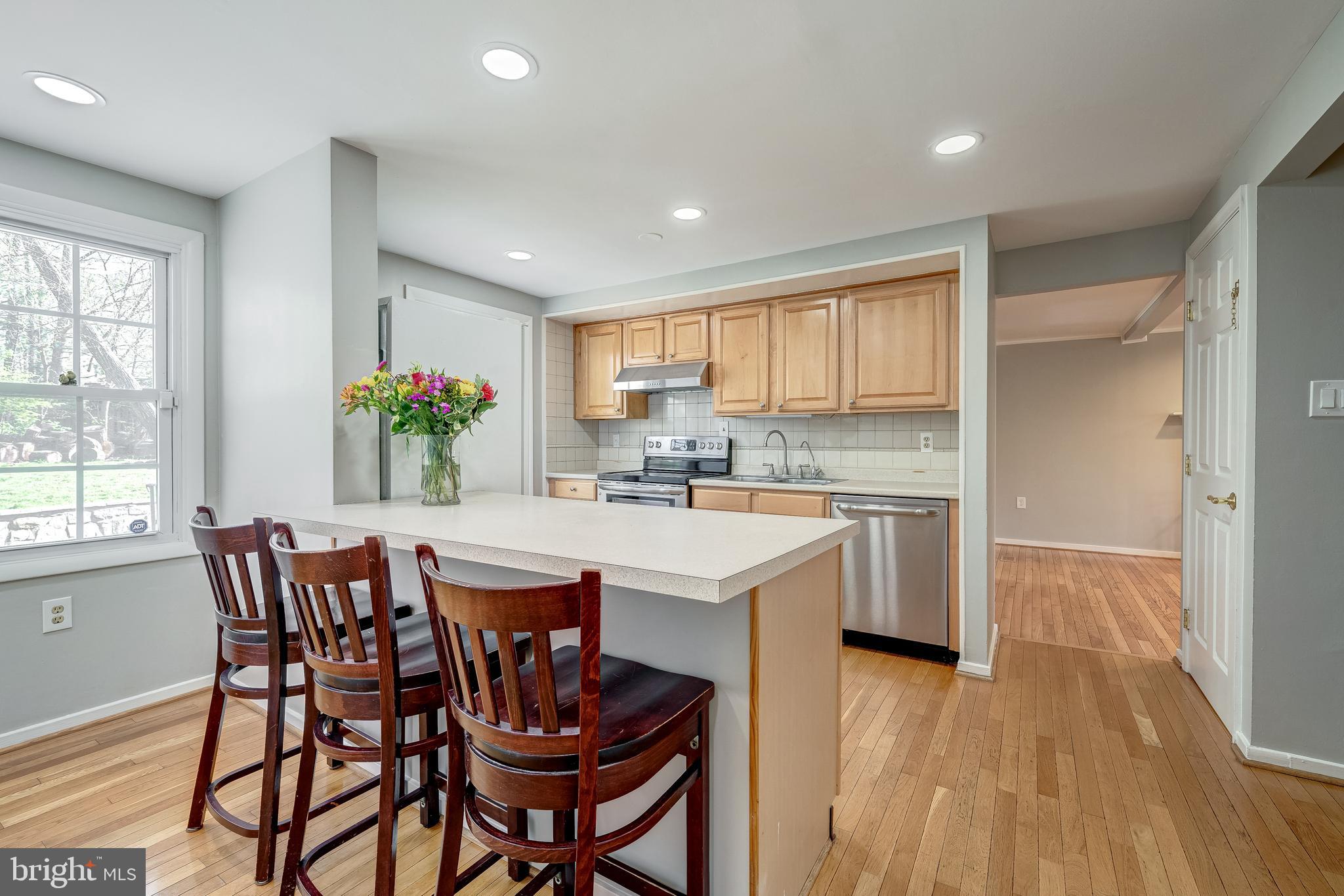 2285 Marginella Drive Reston, VA 20191 - Photo 10 of 53 Kitchen