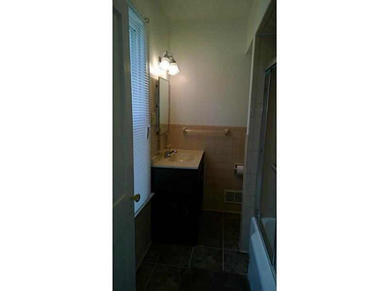 218 1st Street Butler, PA 16001 - Photo 5 of 13 Full Bath.