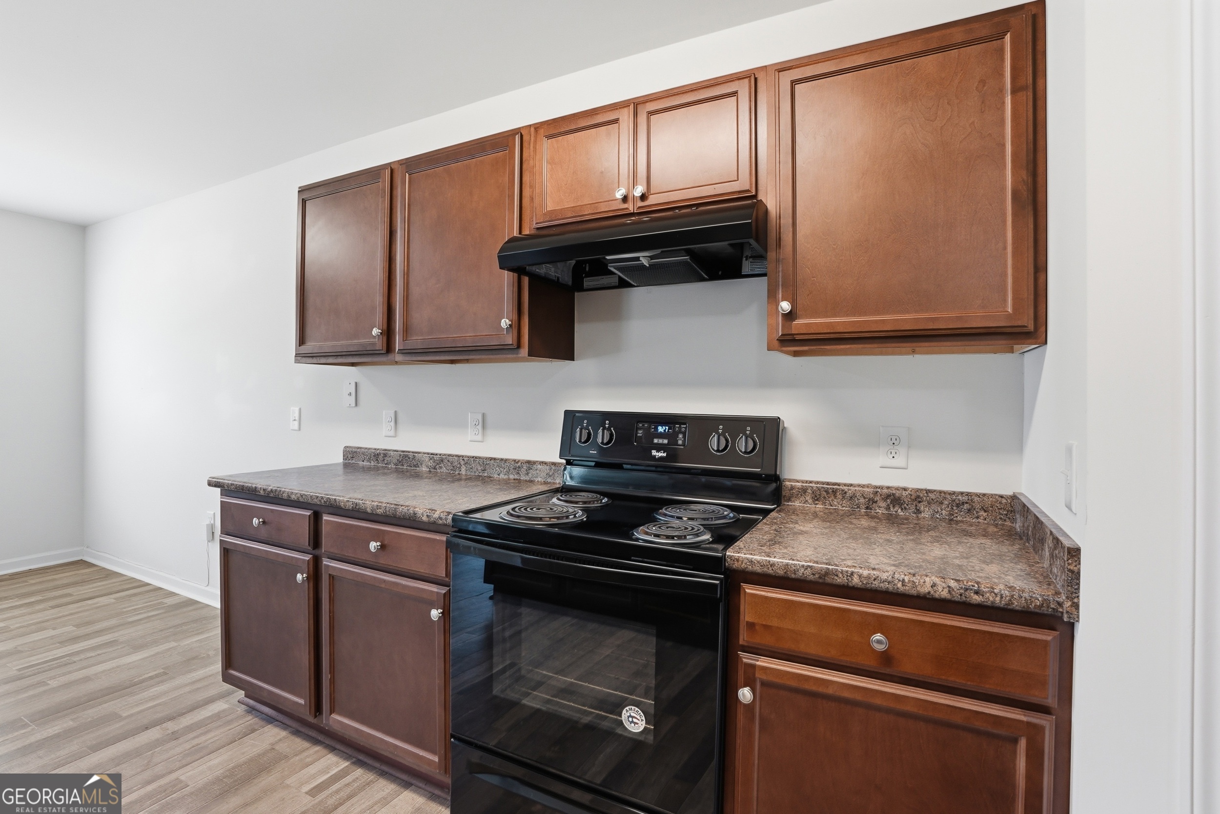 225 Rendell Lane Hinesville, GA 31313 - Photo 10 of 33 a kitchen with stainless steel appliances granite countertop a stove a sink and a microwave