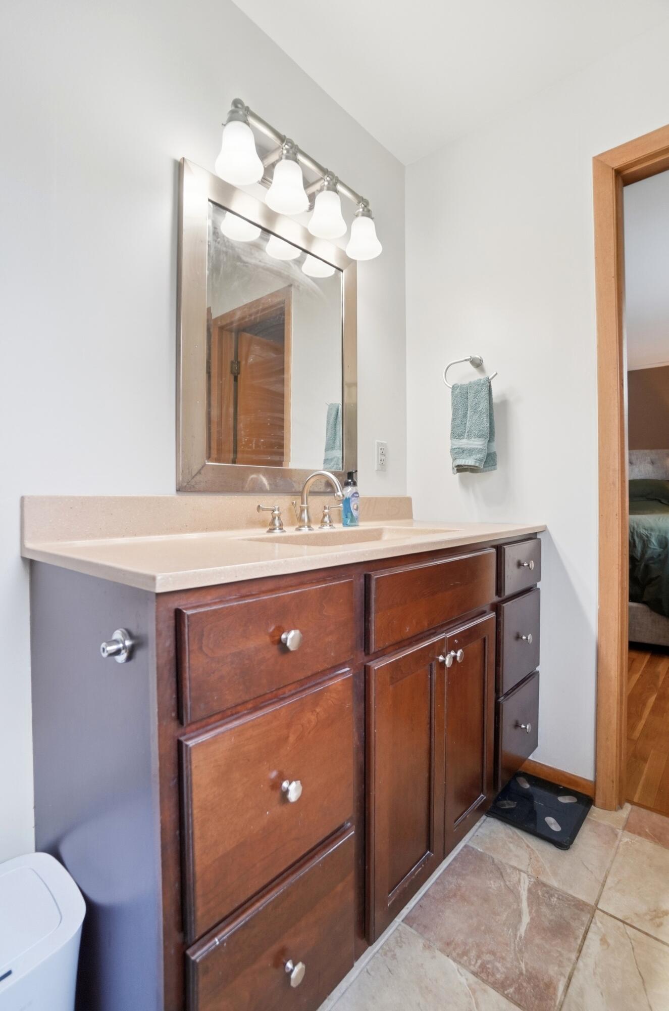 1381 Zollinger Road Columbus, OH 43221 - Photo 26 of 68 034