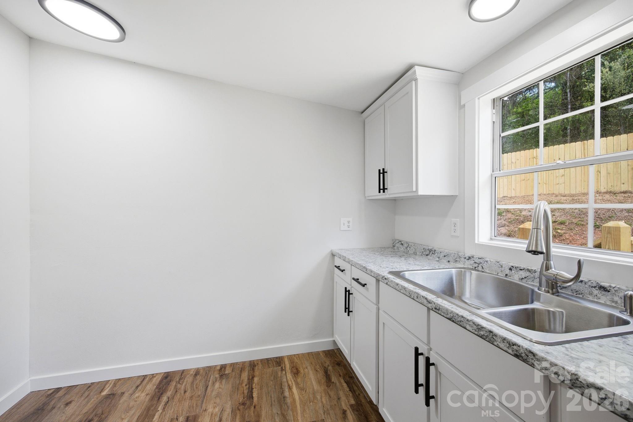 39 Upper Moffitt Road Asheville, NC 28805 - Photo 8 of 17 Gallery Image 8
