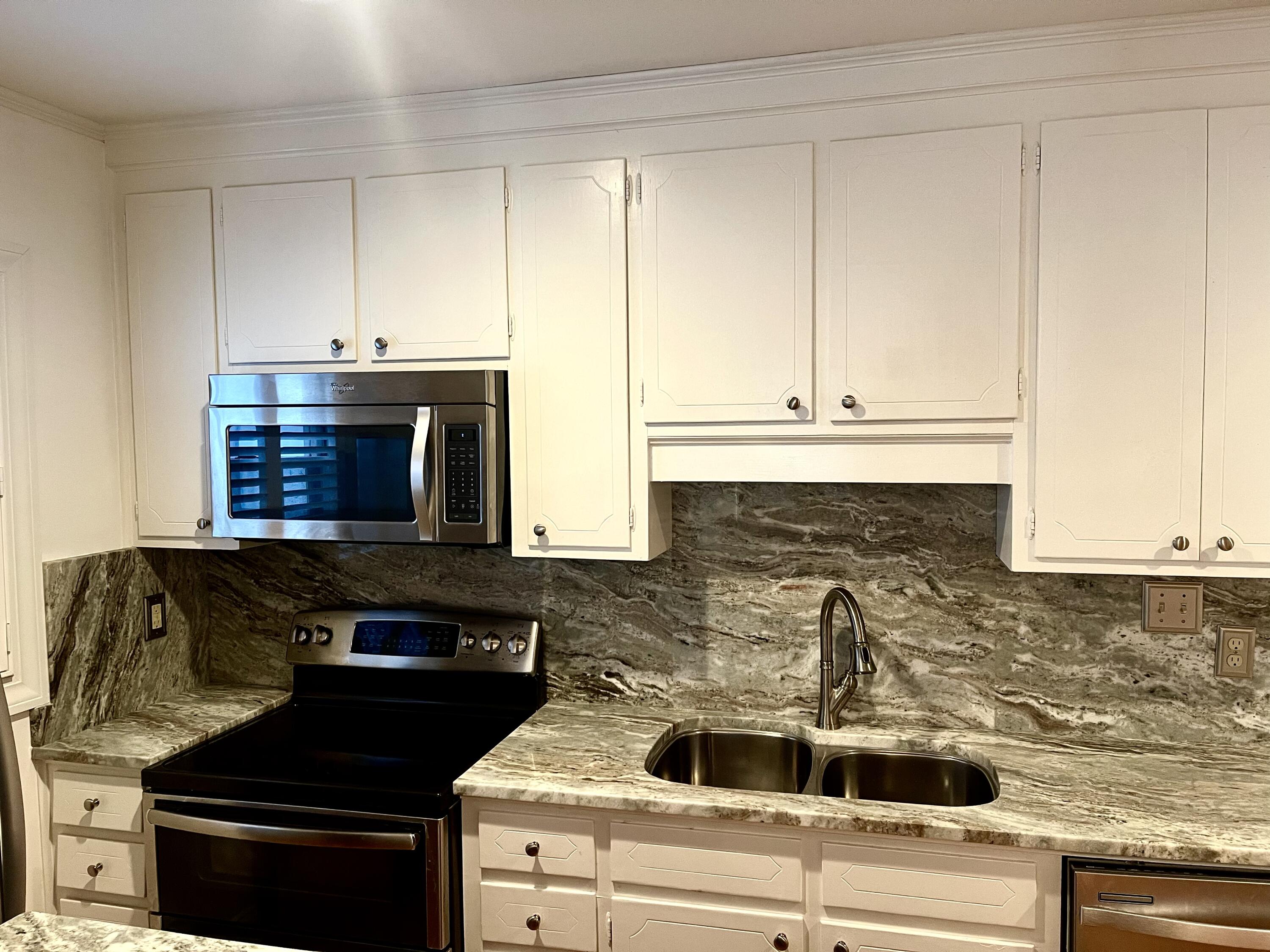 17 Rutledge Avenue, Unit 5 Charleston, SC 29401 - Photo 11 of 32 F9495109-91D9-4465-9A30-F5A2B9ED2D60