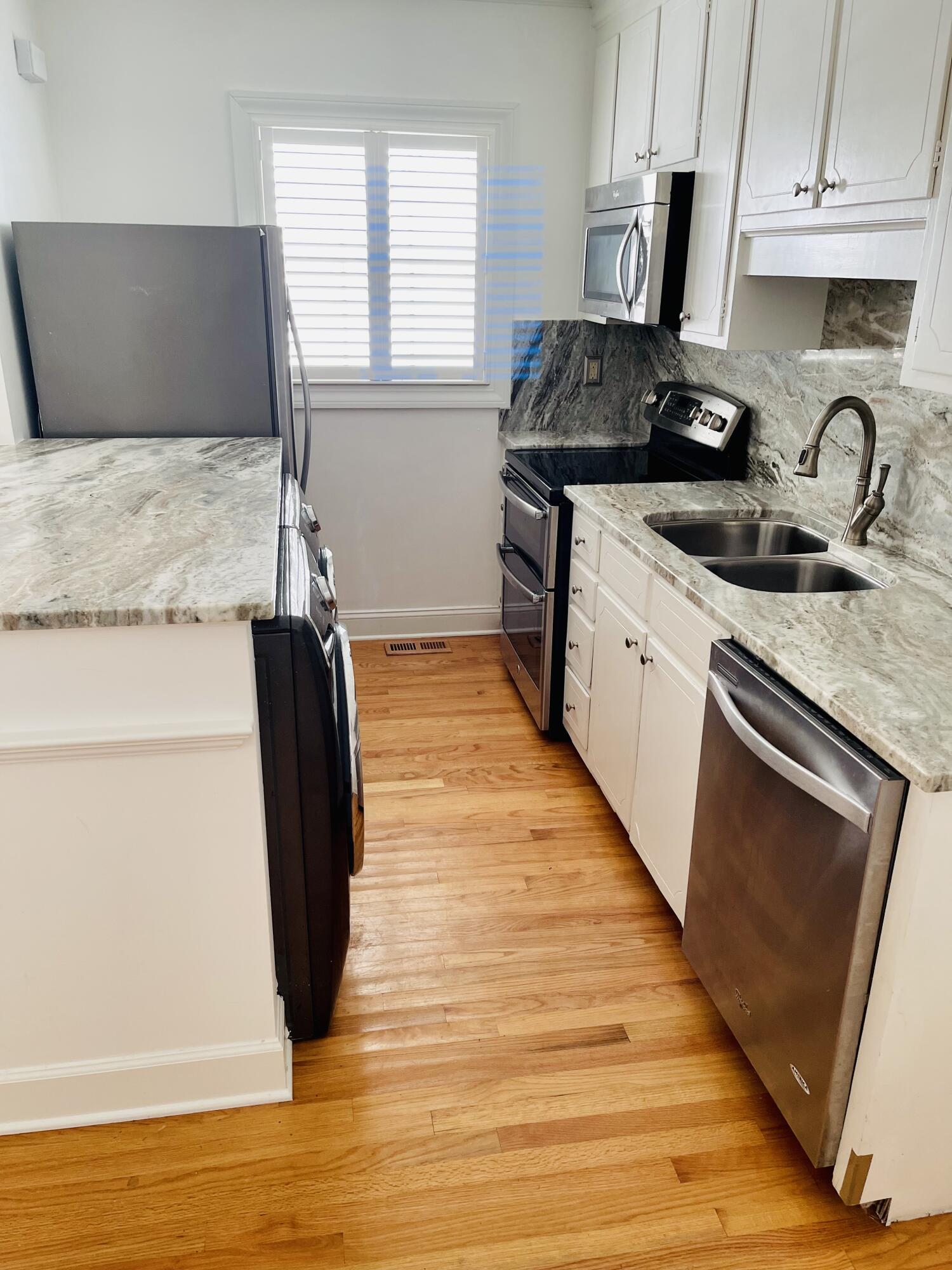 17 Rutledge Avenue, Unit 5 Charleston, SC 29401 - Photo 12 of 32 A68E093E-6837-4A7D-AECD-3FF960828C97