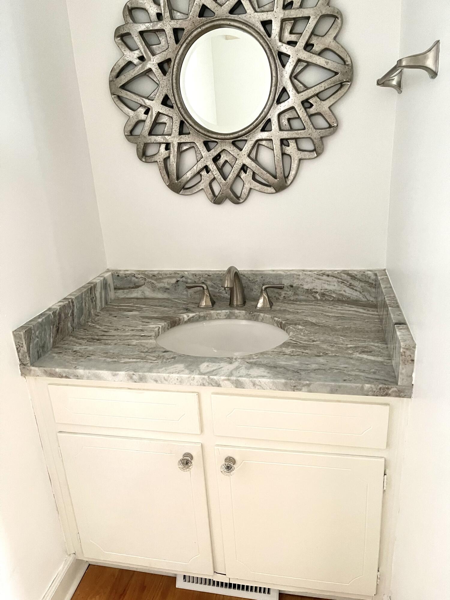 17 Rutledge Avenue, Unit 5 Charleston, SC 29401 - Photo 17 of 32 178439E3-EBA8-4C2C-B7C1-333343FFFF80