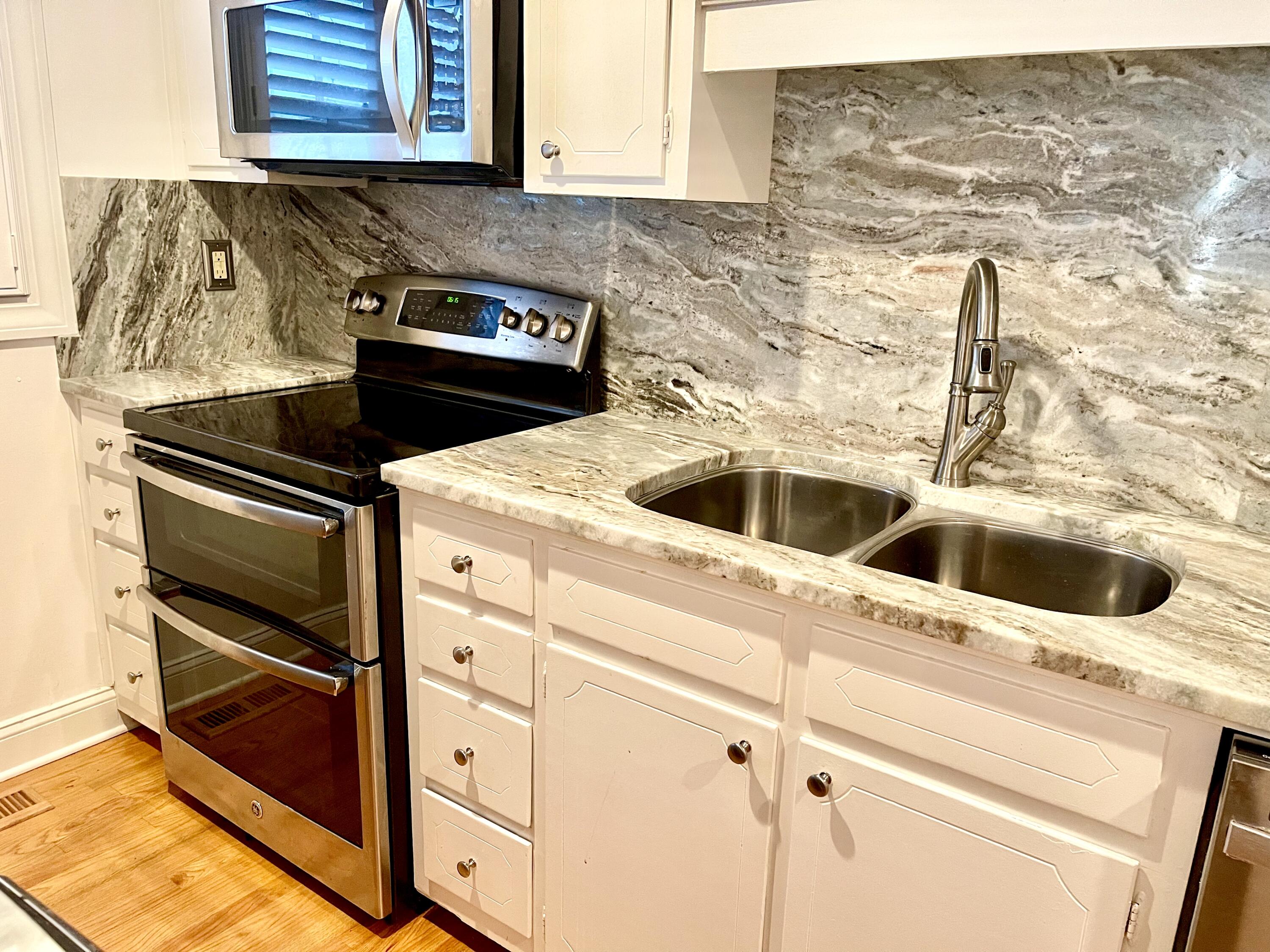 17 Rutledge Avenue, Unit 5 Charleston, SC 29401 - Photo 10 of 32 6D04189D-A4C3-4240-B8B1-879C8B292C8B