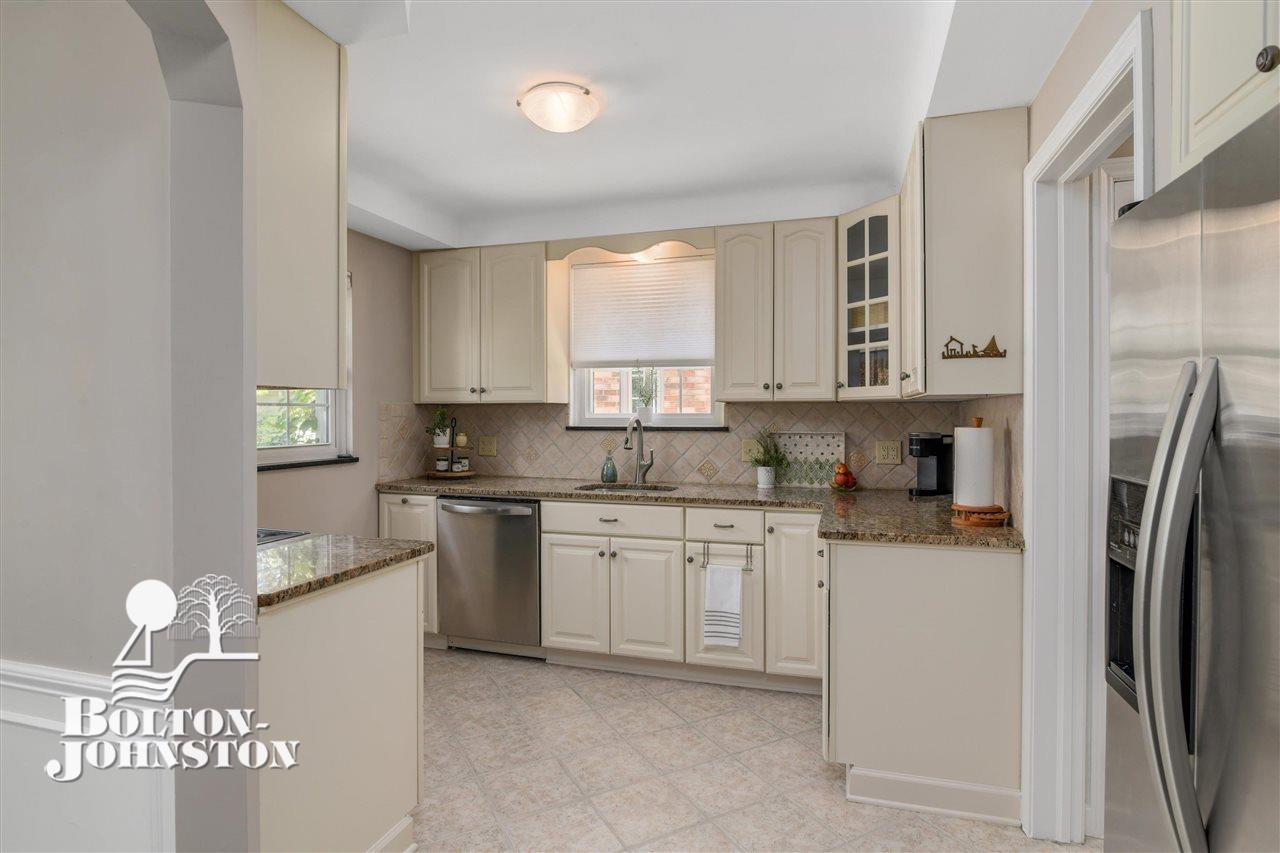 322 Fisher Road Grosse Pointe, MI 48230 - Photo 15 of 45 Kitchen