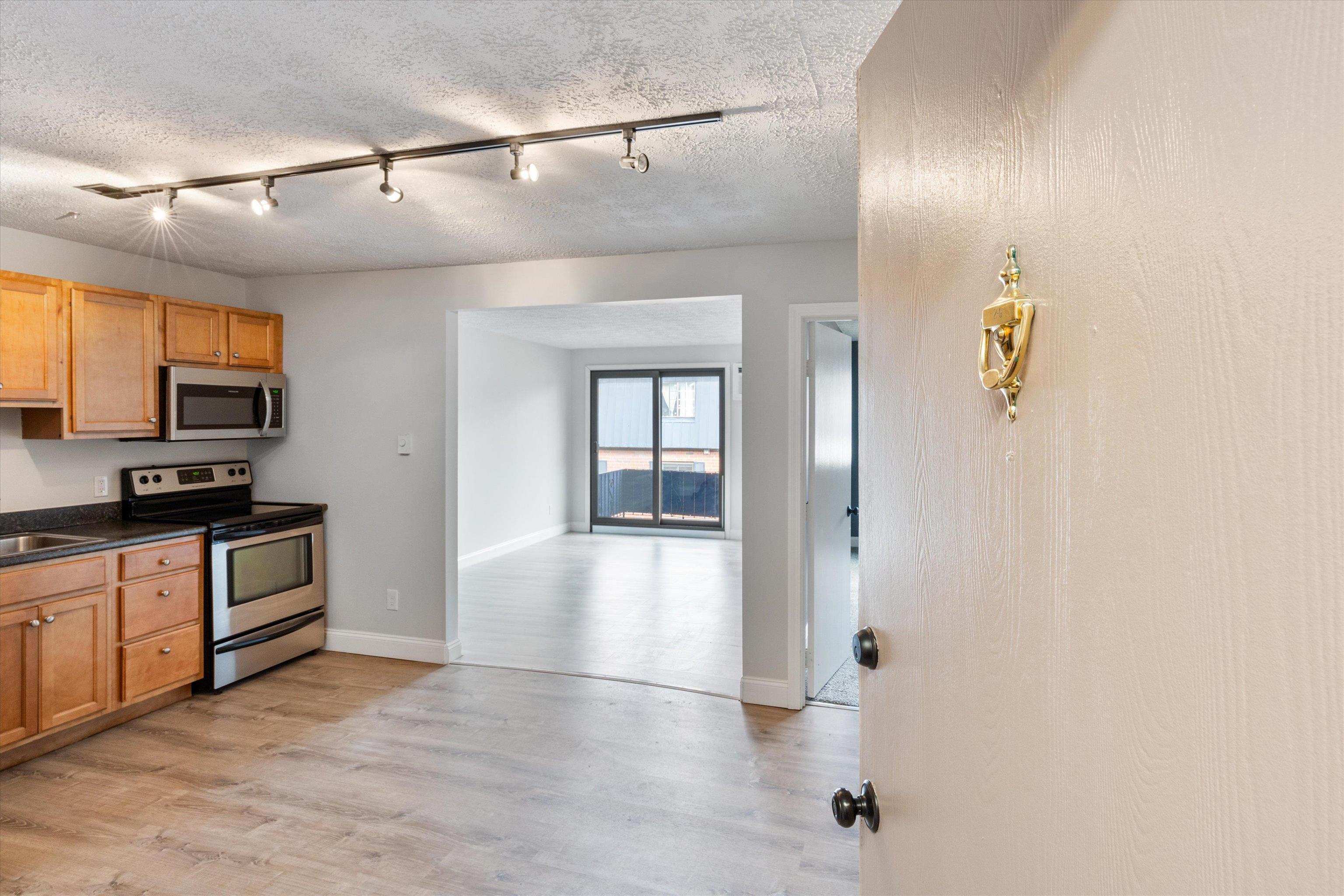 64 Dunbarton Road, Unit 2G Manchester, NH 03102 - Photo 28 of 31