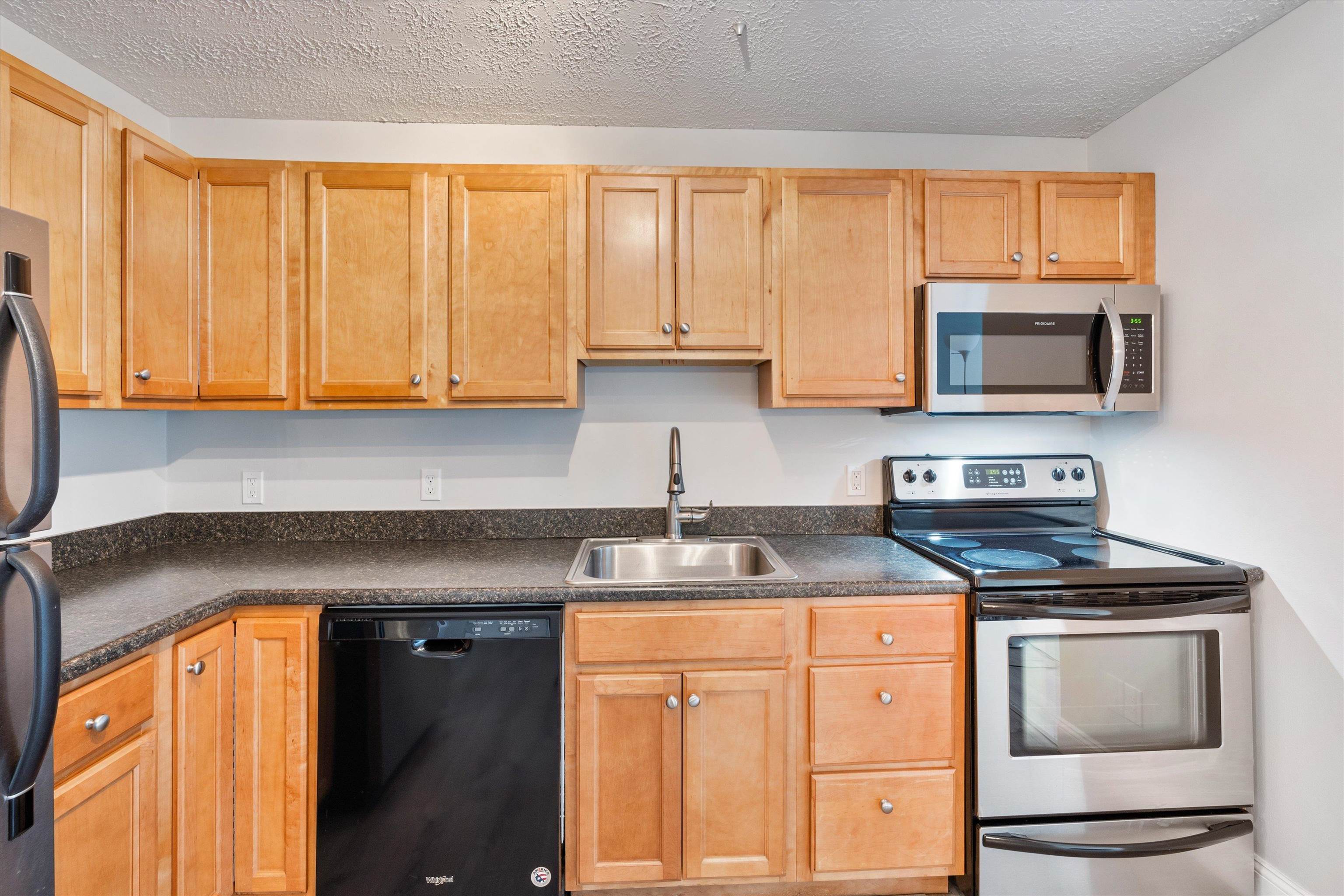 64 Dunbarton Road, Unit 2G Manchester, NH 03102 - Photo 3 of 31