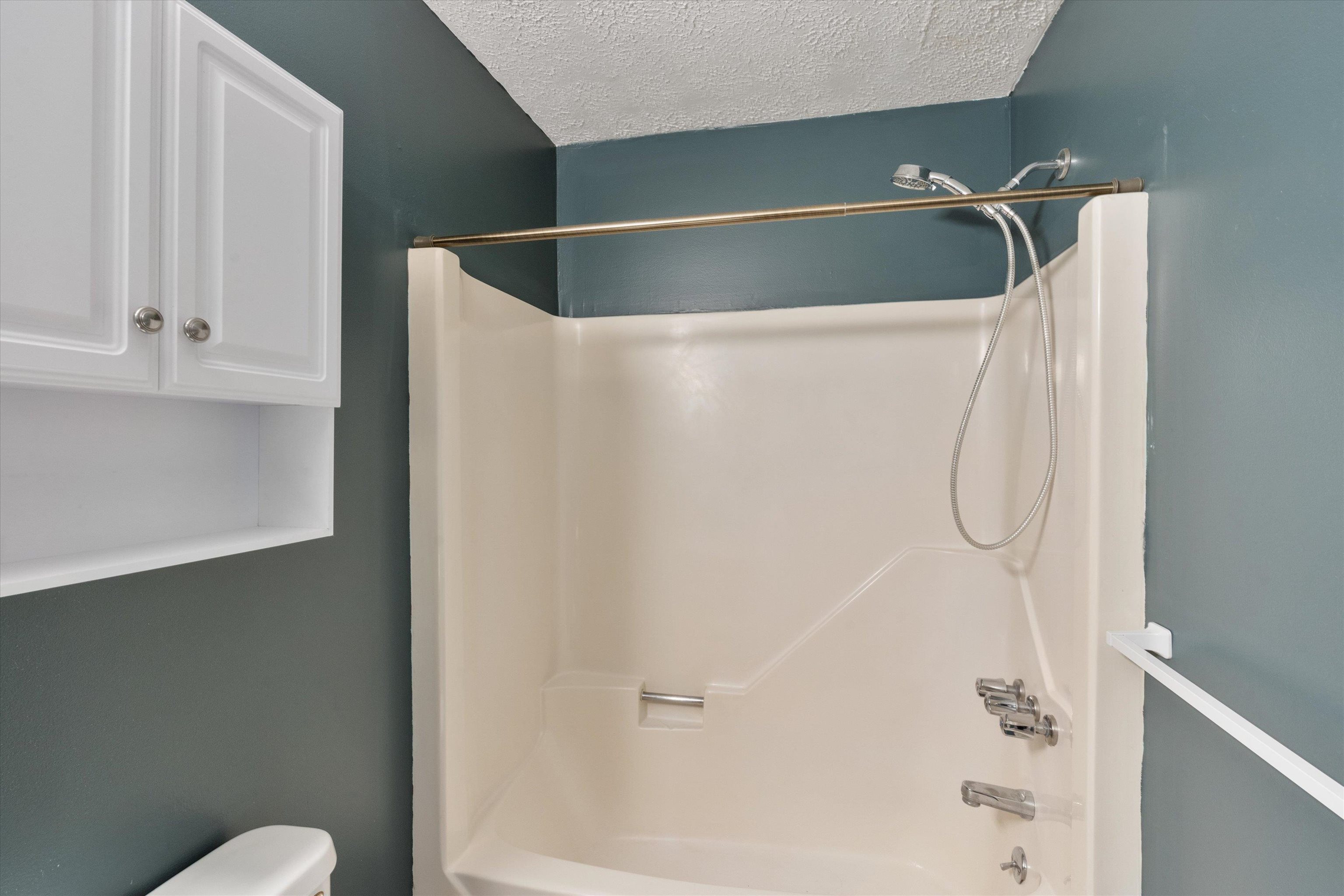 64 Dunbarton Road, Unit 2G Manchester, NH 03102 - Photo 9 of 31