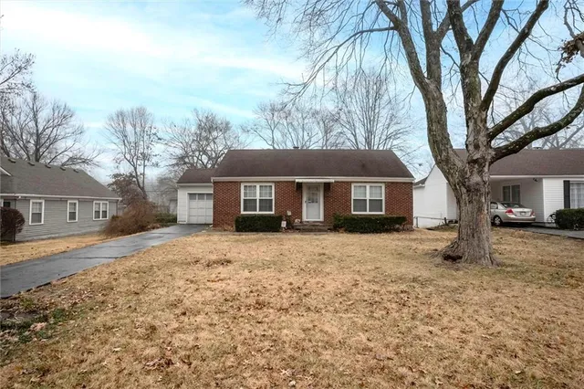 $335,000 | 6105 Granada Street, Fairway, KS 66205