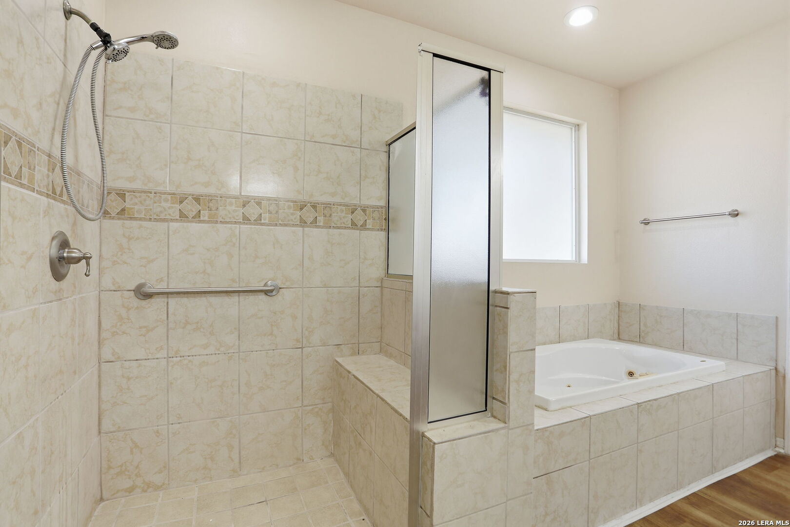 8814 Spanish Moss Windcrest, TX 78239 - Photo 28 of 50 a bathroom with a bathtub and shower