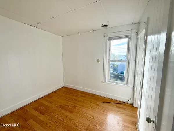 $1,700 | 1017 Hegeman Street, Unit 2, Schenectady, NY 12306