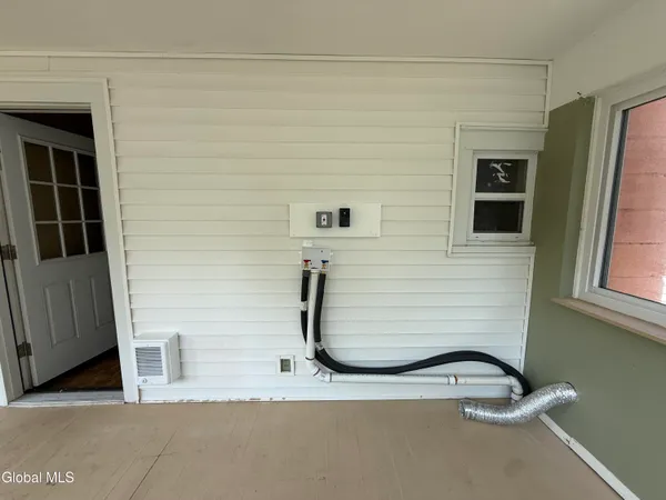 $1,700 | 1017 Hegeman Street, Unit 2, Schenectady, NY 12306