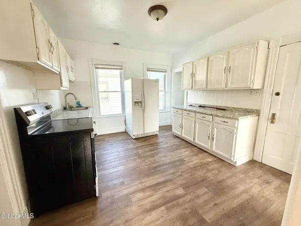 $1,700 | 1017 Hegeman Street, Unit 2, Schenectady, NY 12306