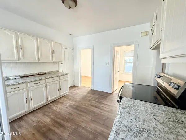 $1,700 | 1017 Hegeman Street, Unit 2, Schenectady, NY 12306