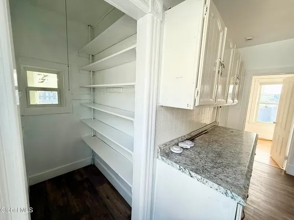 $1,700 | 1017 Hegeman Street, Unit 2, Schenectady, NY 12306