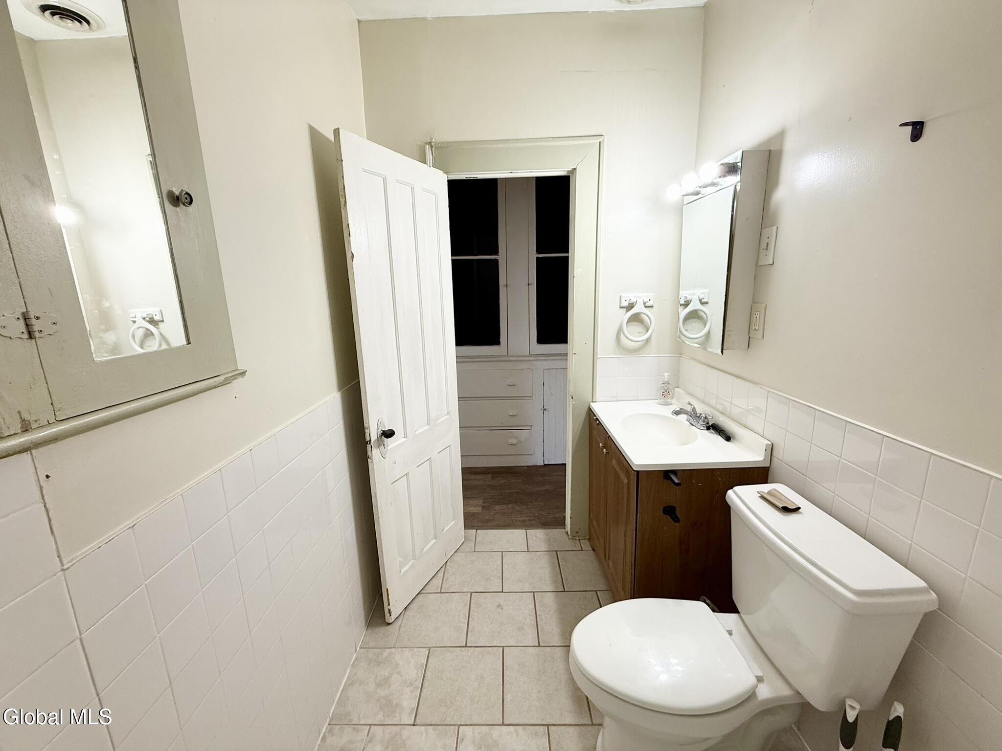 1017 Hegeman Street, Unit 2 Schenectady, NY 12306 - Photo 9 of 26 IMG_5109