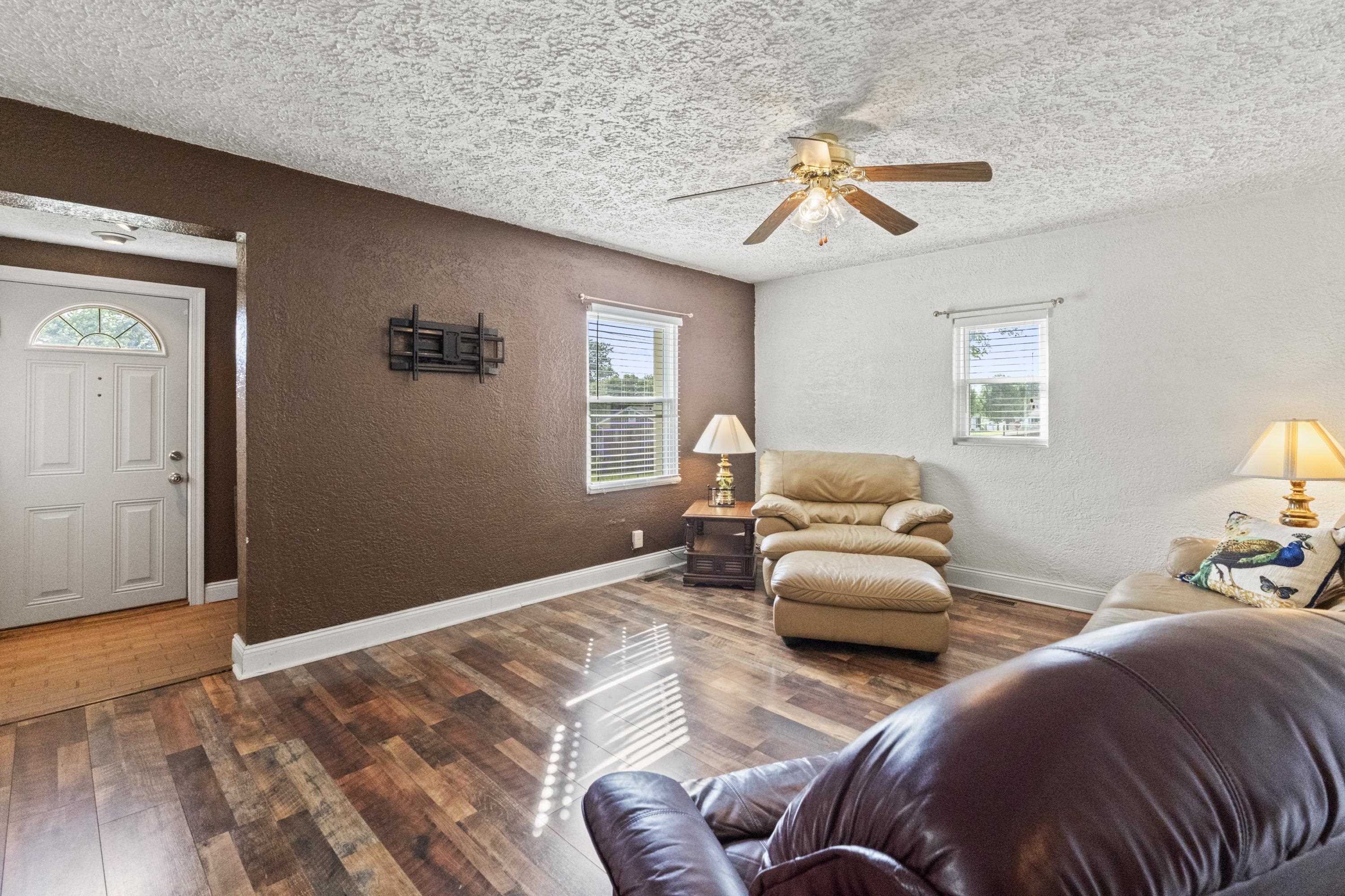 3217 Devore Street Ashland, KY 41102 - Photo 2 of 24