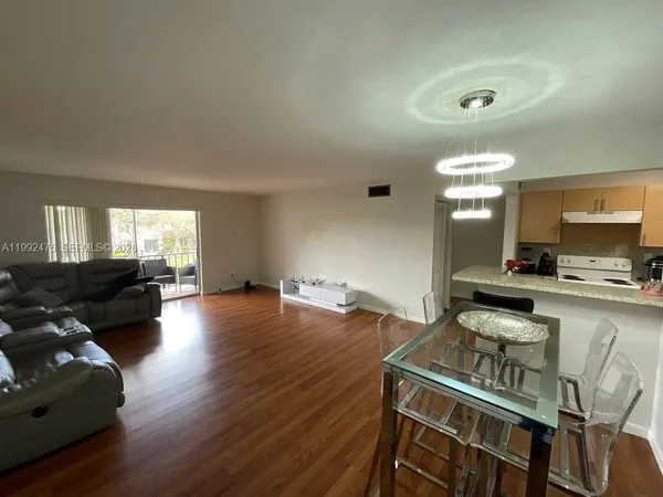 $2,100 | 10357 North Kendall Drive, Unit DD8, Miami, FL 33176