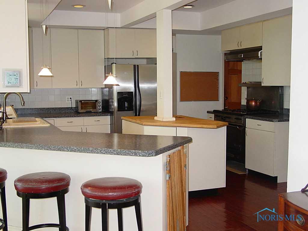506 River Road Maumee, OH 43537 - Photo 7 of 19 Kitchen.