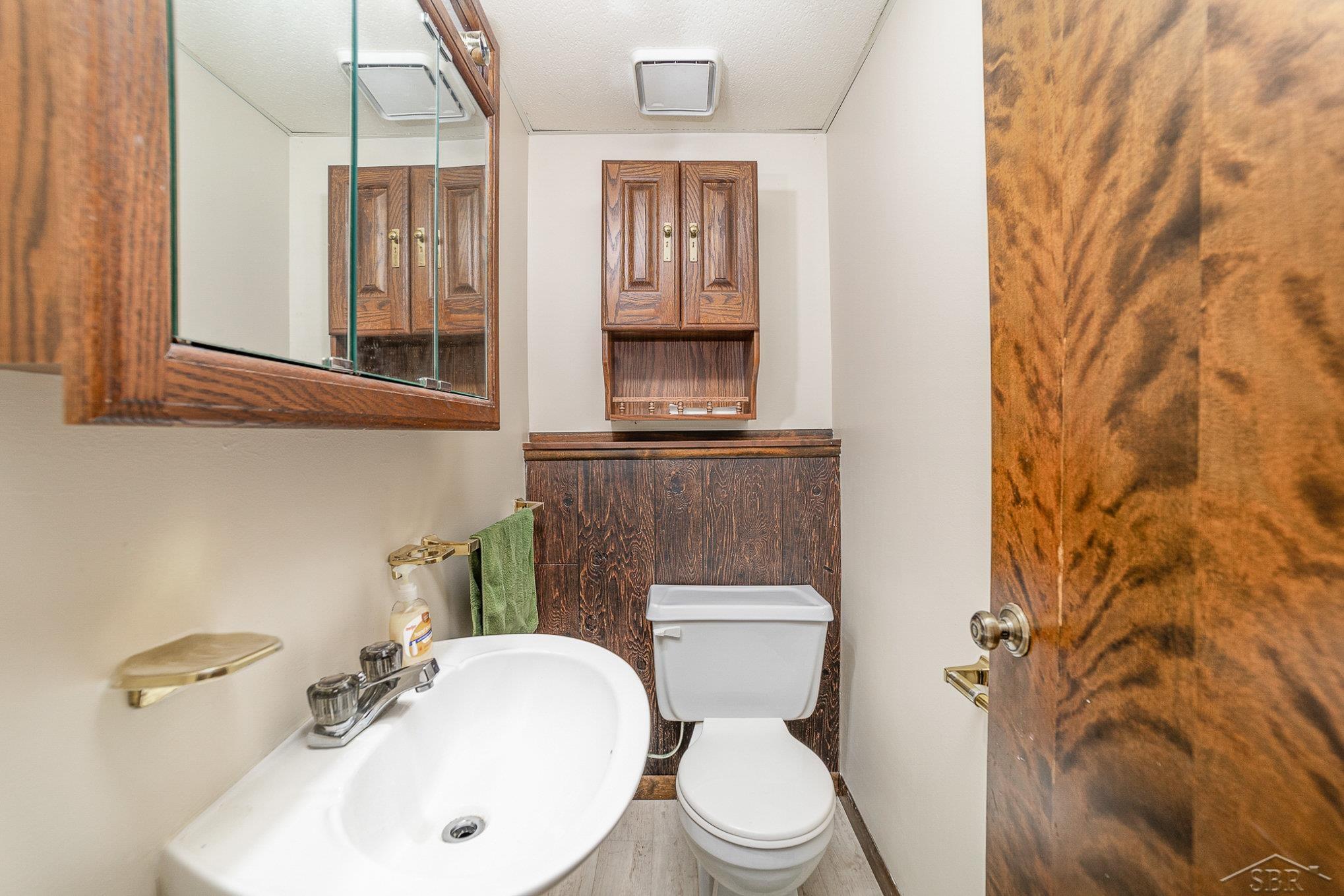 1544 South Miller Road Saginaw, MI 48609 - Photo 24 of 47 50133771-58F0AC39-7BE9-48C1-BD32-01D8FCB13188.JPG