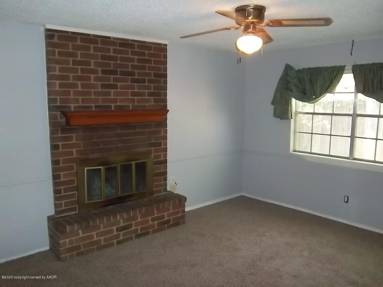 5206 Emory Amarillo, TX 79110 - Photo 3 of 10 02 Living