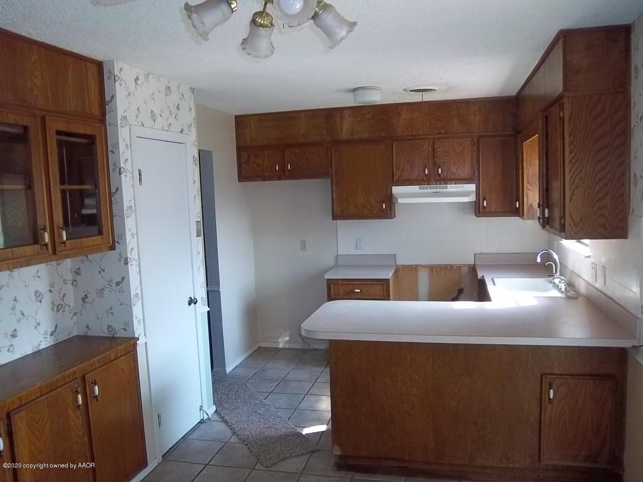 5206 Emory Amarillo, TX 79110 - Photo 4 of 10 03 Kitchen