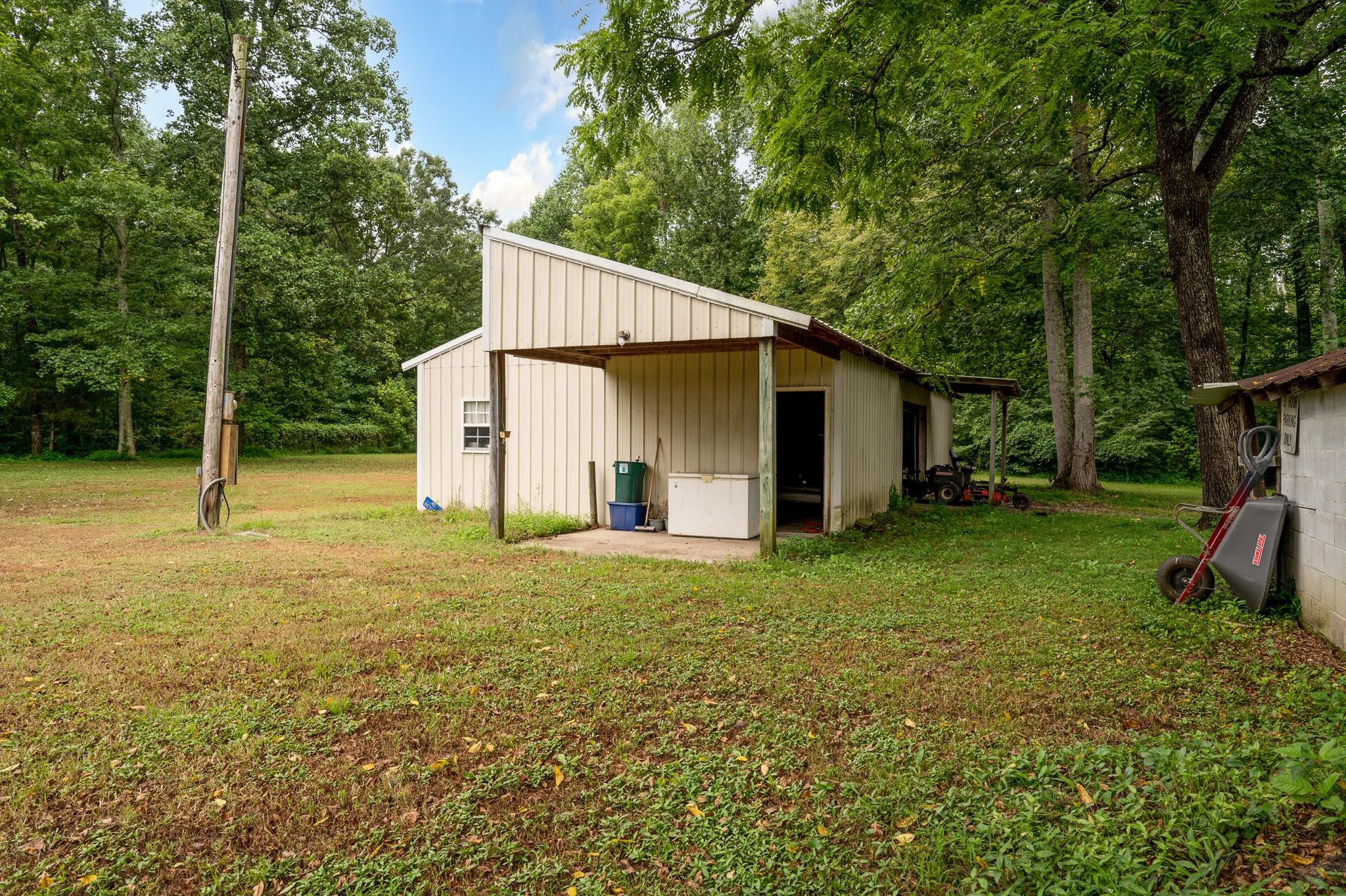 1430 Duncan Road Manchester, TN 37355 - Photo 22 of 31 a view of a house with backyard and garden