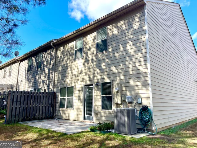a view of a house with backyard and porch