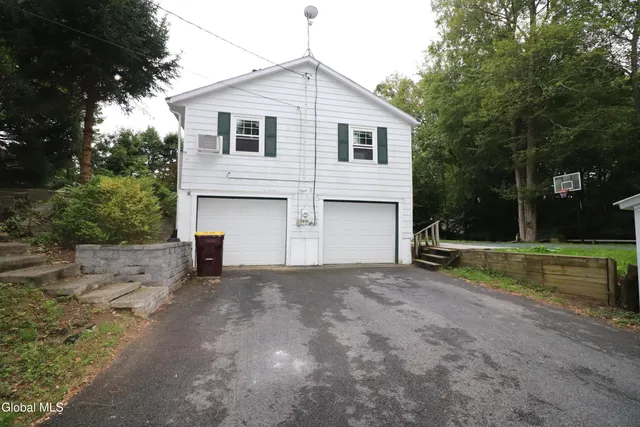 $2,900 | 8 Sweet Brier Drive, Ballston Lake, NY 12019
