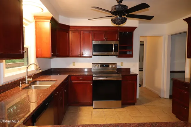 $2,900 | 8 Sweet Brier Drive, Ballston Lake, NY 12019