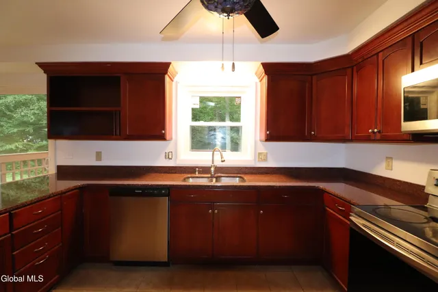 $2,900 | 8 Sweet Brier Drive, Ballston Lake, NY 12019