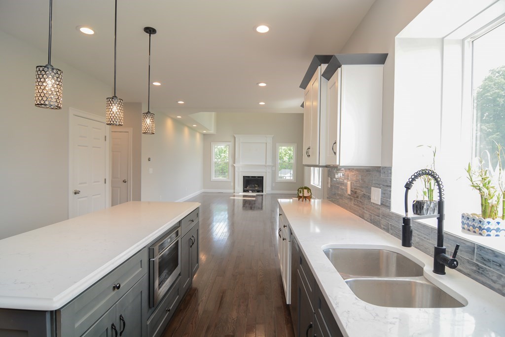 603 R South Street Shrewsbury, MA 01545 - Photo 6 of 28