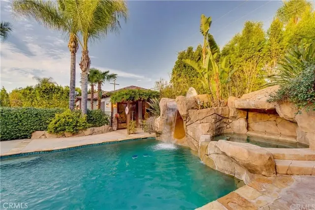 $24,950 | 5230 Quakertown Avenue, Woodland Hills, CA 91364