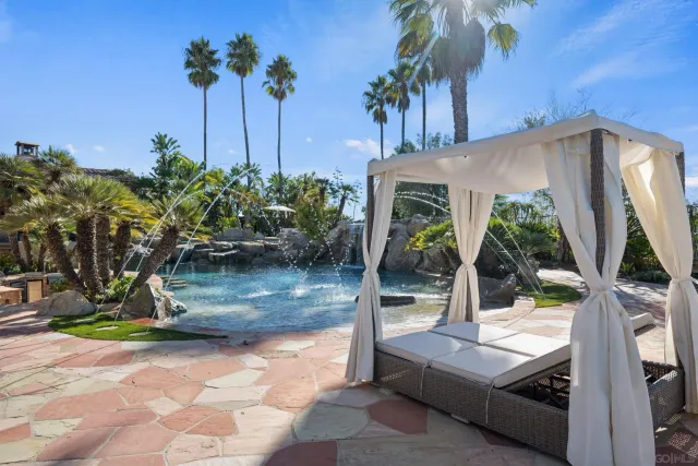 a view of backyard with a tub